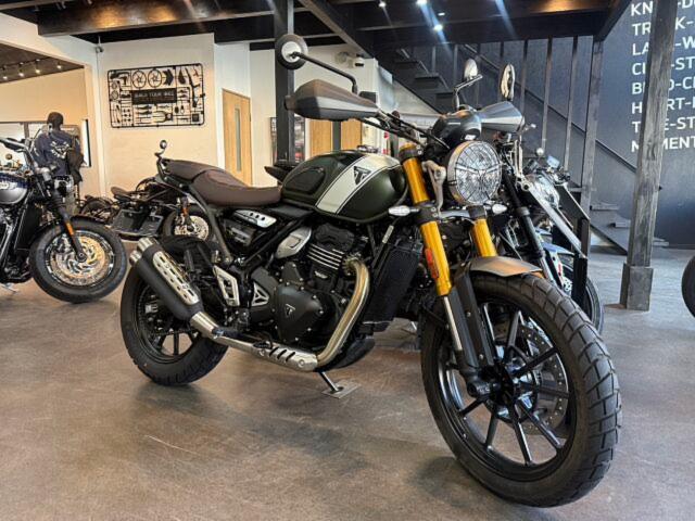 スクランブラー400X マットカーキグリーン／フュージョンホワイト 正規ディーラー中古車