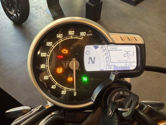 スクランブラー400X マットカーキグリーン／フュージョンホワイト 正規ディーラー中古車