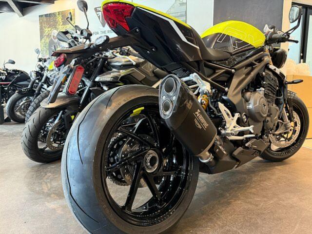 スピードトリプル1200RX 限定車 オーリンズ電子制御サスペンション ステアリングダンパー アクラポビッチマフラー