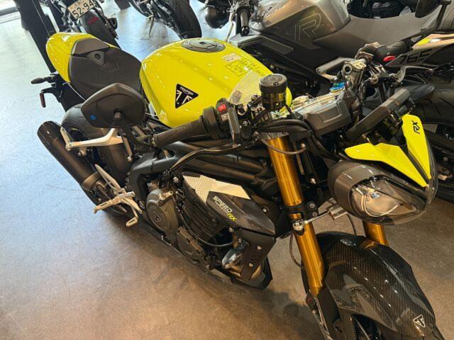 スピードトリプル1200RX 限定車 オーリンズ電子制御サスペンション ステアリングダンパー アクラポビッチマフラー