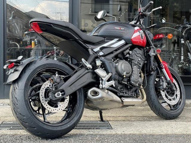 トライデント660 ディアブロレッド／サファイアブラック 登録済み未走行車