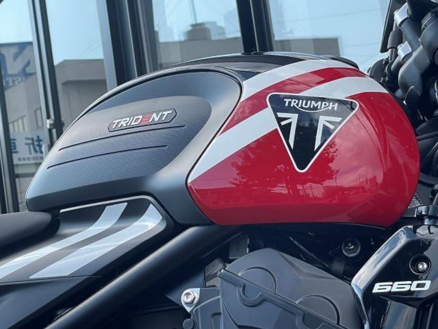 トライデント660 ディアブロレッド／サファイアブラック 登録済み未走行車