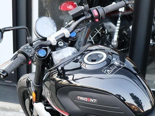 トライデント660 サファイアブラック 登録済み未走行車