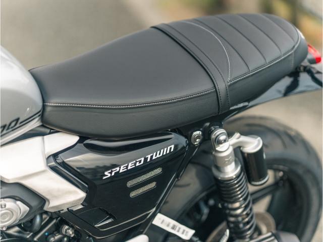 スピードツイン1200 新型モデル アルミニウムシルバー 登録済み未走行車