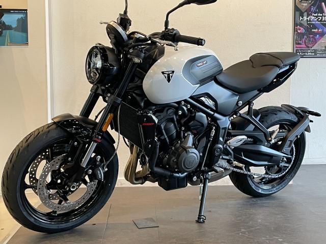 TRIUMPH トライデント660 MY2026 スノードニア
