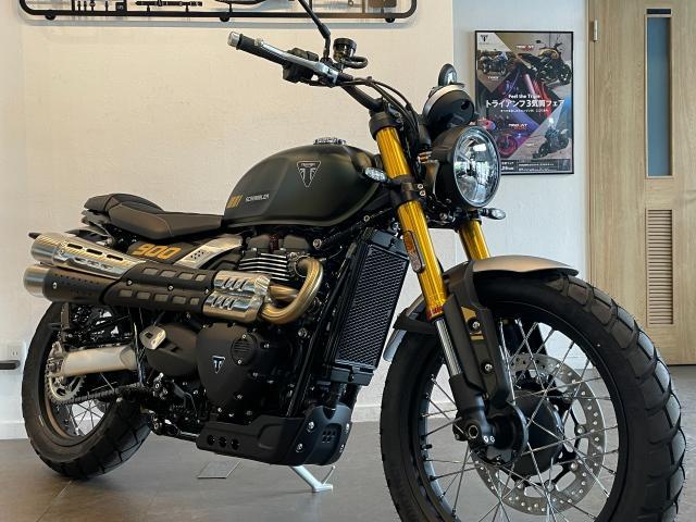TRIUMPH スクランブラー900 MY2026 マットカーキ