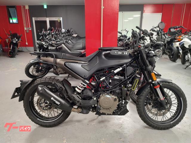 スヴァルトピレン４０１　キャリア　スライダー　ＵＳＢ電源　バーエンドミラー