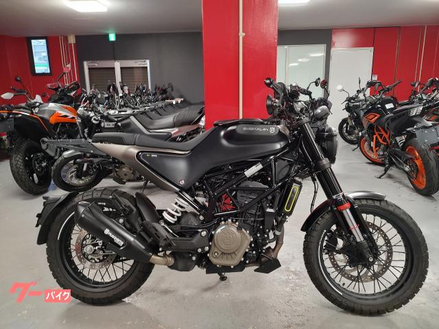 スヴァルトピレン１２５　リアキャリア　バーエンドミラー　ヘルメットロック