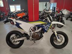 ＨＵＳＱＶＡＲＮＡ　７０１エンデューロ　ＳＭホイール　ＡＫＲＡＰＯＶＩＣマフラー