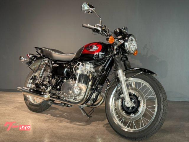 Ｗ８００　ＭＹ２０２４　空冷バーチカルツインエンジン　ワイバンフルエキゾーストマフラー　リアキャリア　サイドバックサポート装備