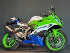 カワサキ　Ｎｉｎｊａ　ＺＸ−４ＲＲ　４０ｔｈ　ＡＮＮＩＶＥＲＳＡＲＹ　ＥＤＩＴＩＯＮ　エンジンスライダー　グリップヒーター　装備
