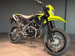カワサキ　ＫＬＸ２３０ＳＭ　ＭＹ２０２６　空冷シングルエンジン　ネオングリーン　エボニー