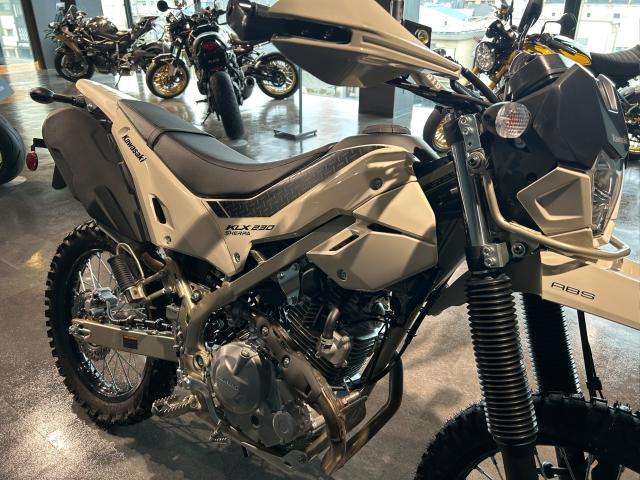 カワサキ KLX230シェルパ MY2025 ホワイティッシュ