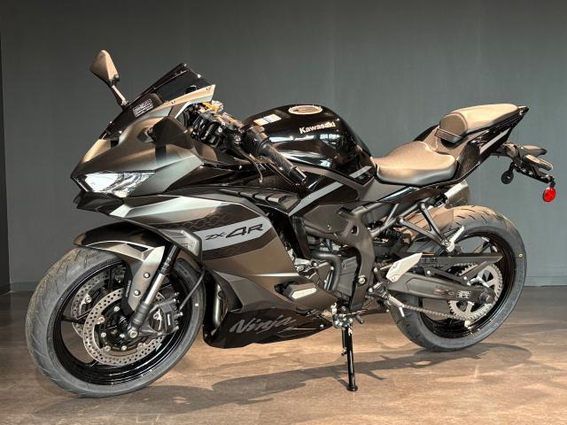 4ストジョグ　ブラック カワサキ Ninja ZX－4R SE MY2026 メタリックマット