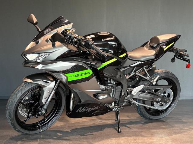 カワサキ Ninja ZX－25R SE MY2026 上下クイック