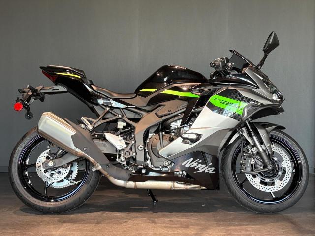 カワサキ Ninja ZX－25R SE MY2026 上下クイック