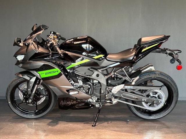 カワサキ Ninja ZX－25R SE MY2026 上下クイック