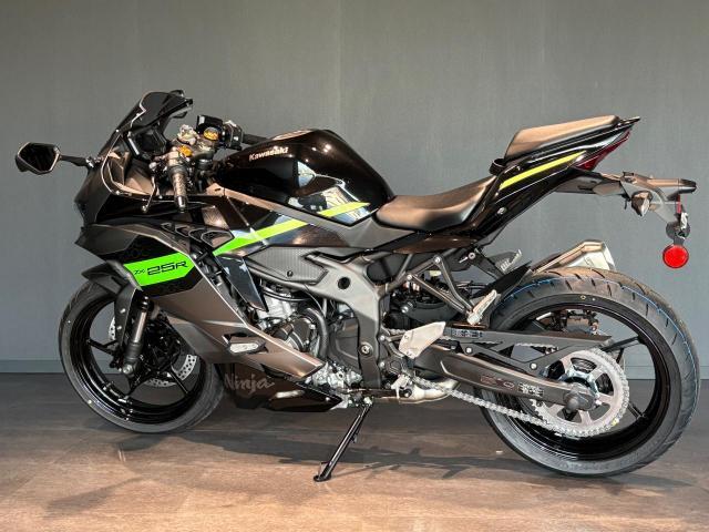 カワサキ Ninja ZX－25R SE MY2026 上下クイック