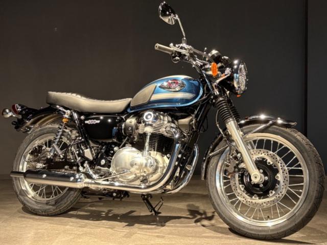 カワサキ W800 MY2026 メタリックディープブルー｜カワサキ