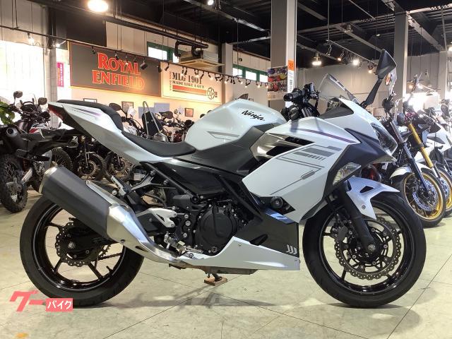 Ｎｉｎｊａ　４００　スライダー　メットホルダー　スペアキー　ＡＢＳ　パールブリザードホワイト×メタリックカーボングレー