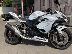 カワサキ　Ｎｉｎｊａ　４００　社外レバー　ＡＢＳ搭載　スペアキー　ＥＸ４００Ｌ型　パールブリザードホワイト×メタリックカーボングレー