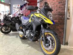 スズキ　Ｖ−ストローム６５０ＸＴ　ＡＢＳ搭載　Ｃ７３３Ｍ型　チャンピオンイエローＮｏ．２　新車二年保証　スペアキー　ヘルメットホルダー