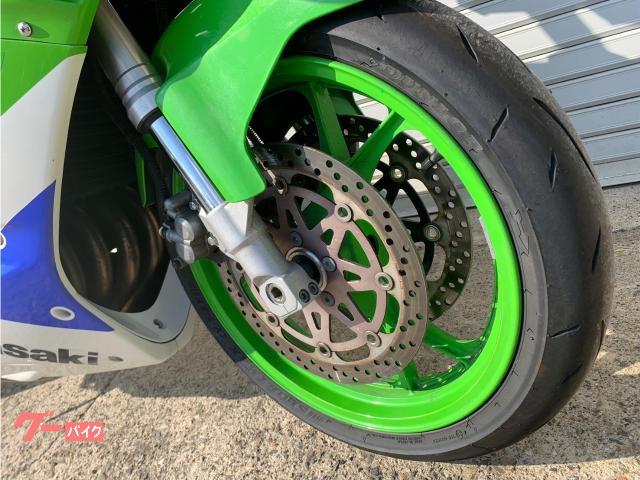 ライム KAWASAKI Ninja ZX-25R ライムグリーン×エボニー (ミニカー