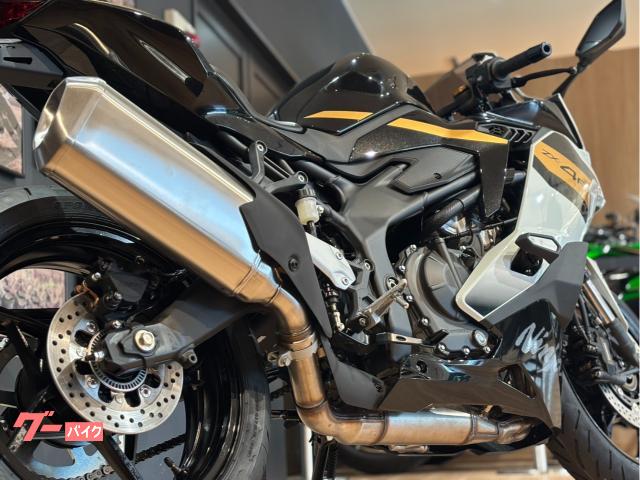 ⭐️クリーニング済み⭐️上下セット⭐️人気カラー⭐️ハイマスマニア カワサキ Ninja ZX－4R SE MY2026 新車 パールロボ