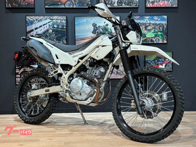 ＫＬＸ２３０シェルパ　ＭＹ２０２５　ホワイティッシュベージュ