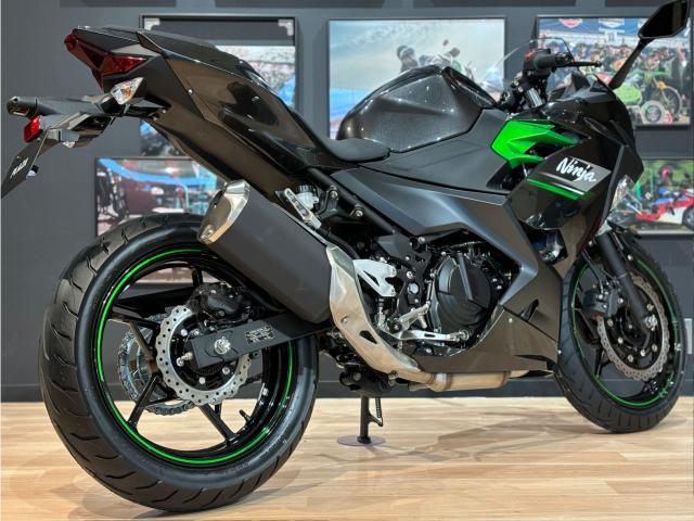 カワサキ Ninja 250 MY2024 新車 メタリック