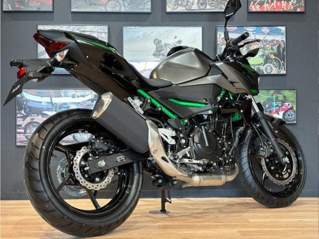 ガレージN.H.H　YONEZO レザー バイクツナギ ブラック/シルバー KAWASAKI Ninja ZX-25R メタリックスパークブラック｜株式会社