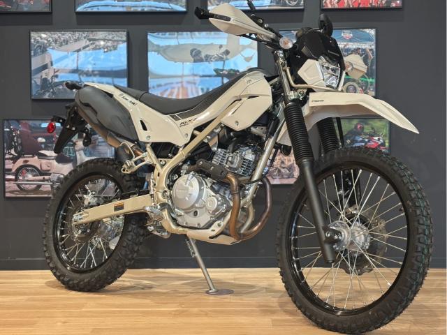 カワサキ KLX230シェルパ MY2025 新車 ホワイティッシュ