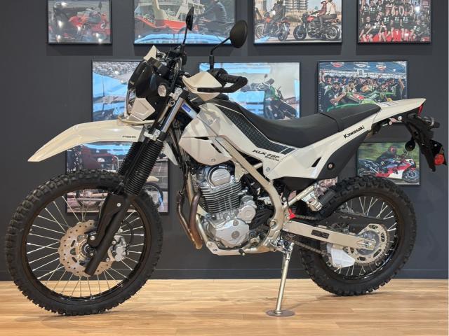 カワサキ KLX230シェルパ MY2025 新車 ホワイティッシュ