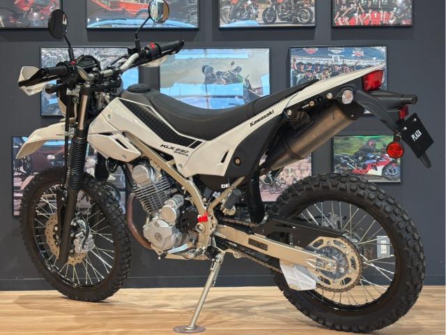 カワサキ KLX230シェルパ MY2025 新車 ホワイティッシュ