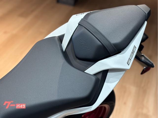 ホワイト✖️6台 カワサキ Ninja ZX－6R MY2025 新車 パールロボ