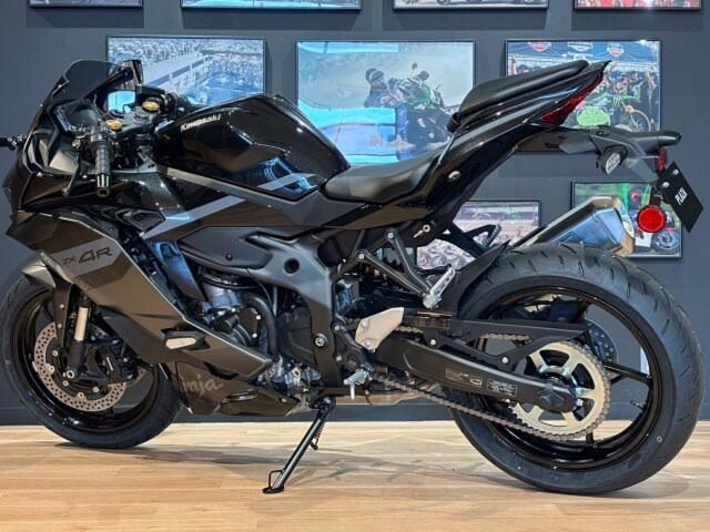カワサキ Ninja ZX－4R SE MY2026 新車 メタリック