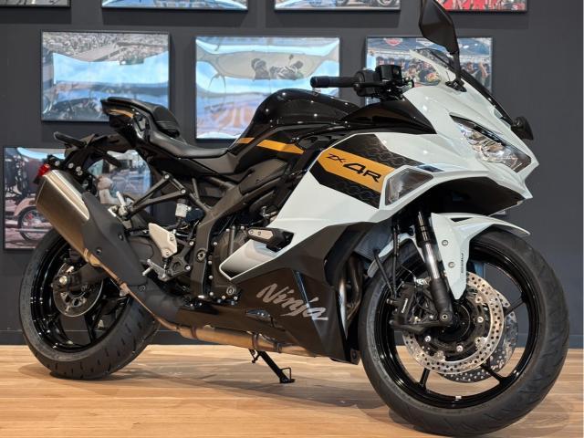 中型MTバイク探してます カワサキ Ninja ZX－4R SE MY2026 新車 パールロボ