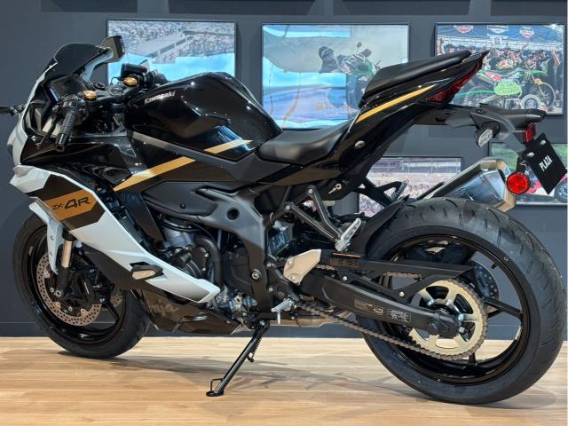 カワサキ　ZZR250 美車　値下げさせていただきました。 画像 No.1/7] 最強ヨンヒャクがさらに進化！ カワサキ「Ninja ZX-4R SE