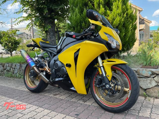 ＣＢＲ１０００ＲＲ　鮮やかイエロー　キー二本　バックステップ　モリワキマフラー　ＥＴＣ