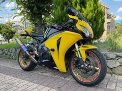 ホンダ　ＣＢＲ１０００ＲＲ　鮮やかイエロー　キー二本　バックステップ　モリワキマフラー　ＥＴＣ