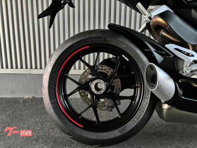 DUCATI パニガーレV2 ブラック・オン・ブラック