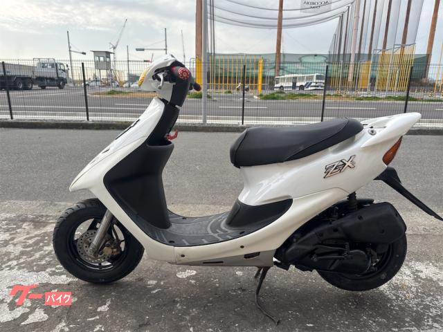 ホンダ ライブDio ZX初期型バッテリー外装タイヤ新品キャブレター