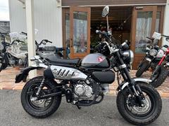 ホンダ　モンキー１２５　タンク　ダウンフェンダー　カスタムシート　フロントエンブレム