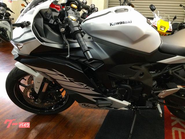 カワサキ Ninja ZX－4R SE フェンダーレス エンジン