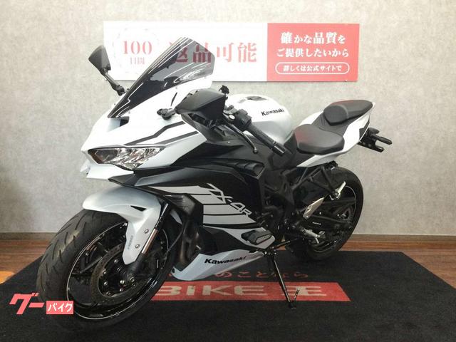 カワサキ ニンジャZX－4R SE スクリーン、マルチバー、USB