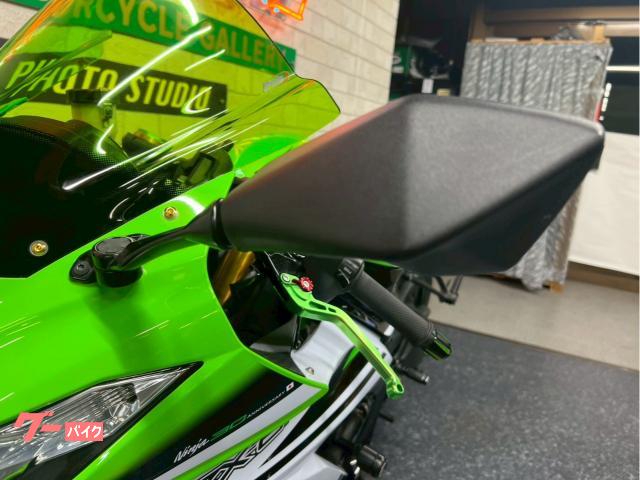 クッペ Spark Kawasaki Ninja 400 Titanium 