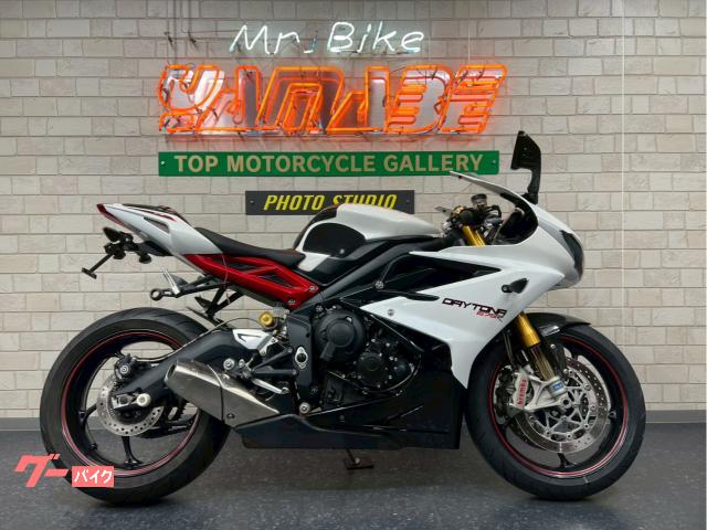 デイトナ６７５Ｒ　２０１４年モデル　本国仕様サイレンサー　純正ＯＰコンフォートシート＆左右ＥＧカバー　カーボンタンクカバー
