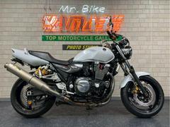 ヤマハ　ＸＪＲ１３００　２０１１年モデル　車検対応ノジマチタンフルエキ　ＣＯＺＹシート　ハリケーンハンドル　ＬＲニッシンラジアルマスター
