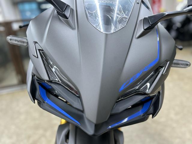 ホンダ CBR250RR 2025年モデル マットビュレットシルバー