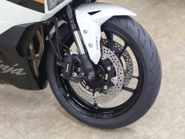 カワサキ Ninja ZX－4R SE 最新モデル パールロボティック